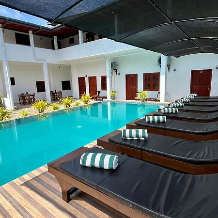 Sundowners Guesthouse Hikkaduwa Kültér fotó