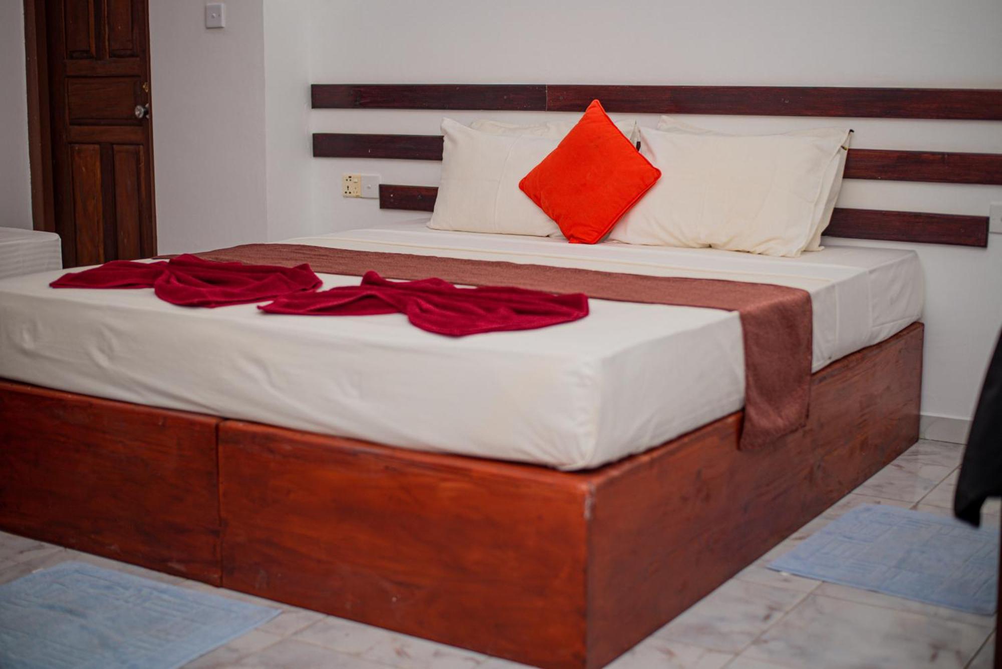 Sundowners Guesthouse Hikkaduwa Kültér fotó