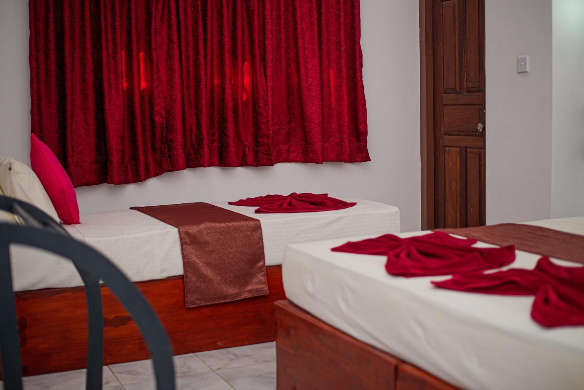 Sundowners Guesthouse Hikkaduwa Szoba fotó