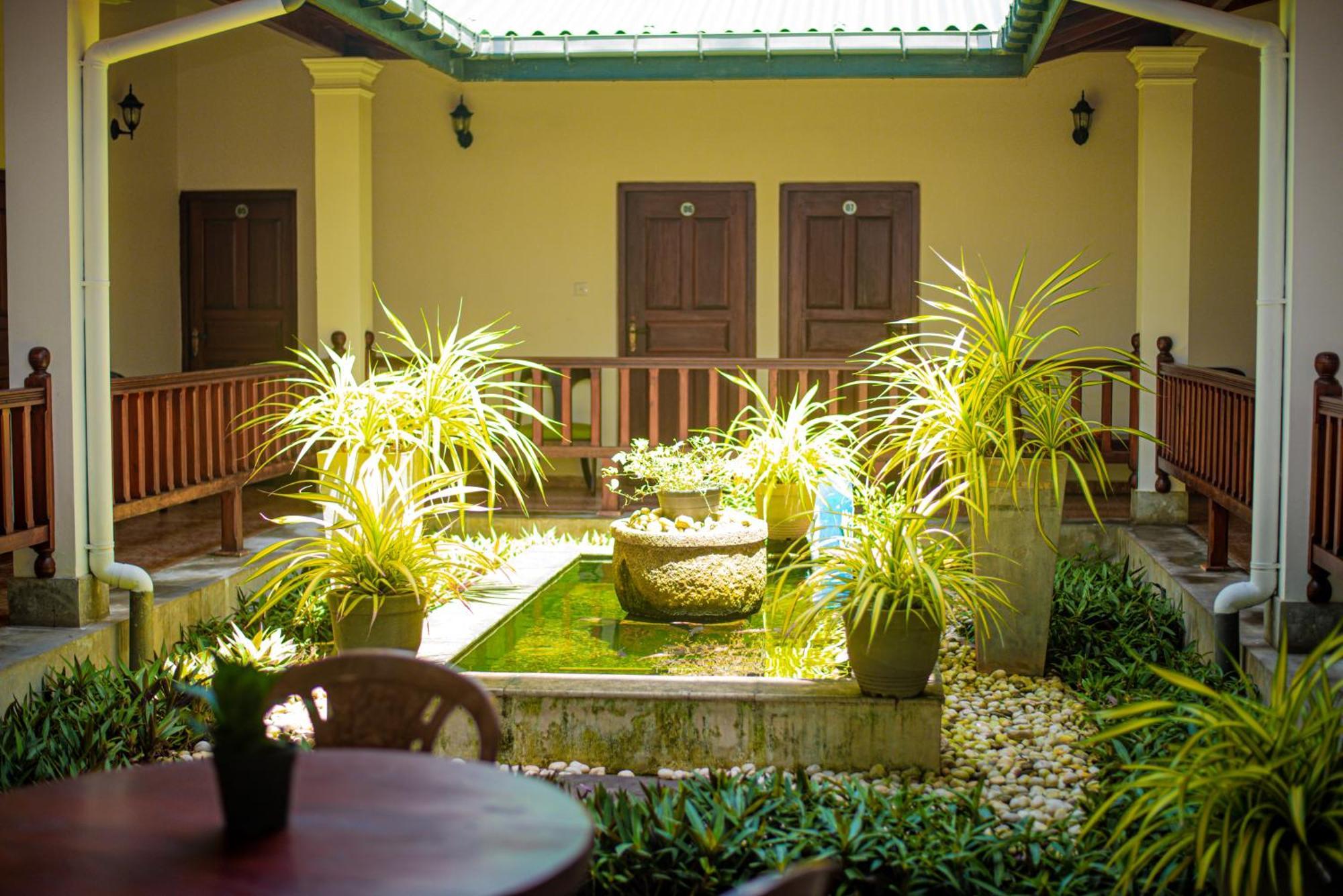 Sundowners Guesthouse Hikkaduwa Kültér fotó