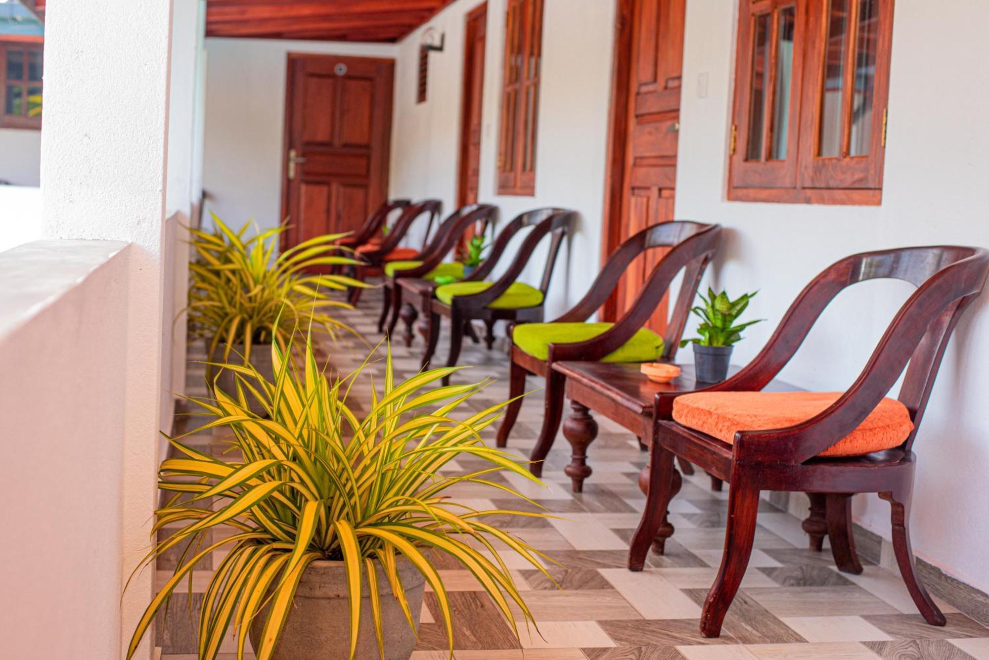 Sundowners Guesthouse Hikkaduwa Kültér fotó