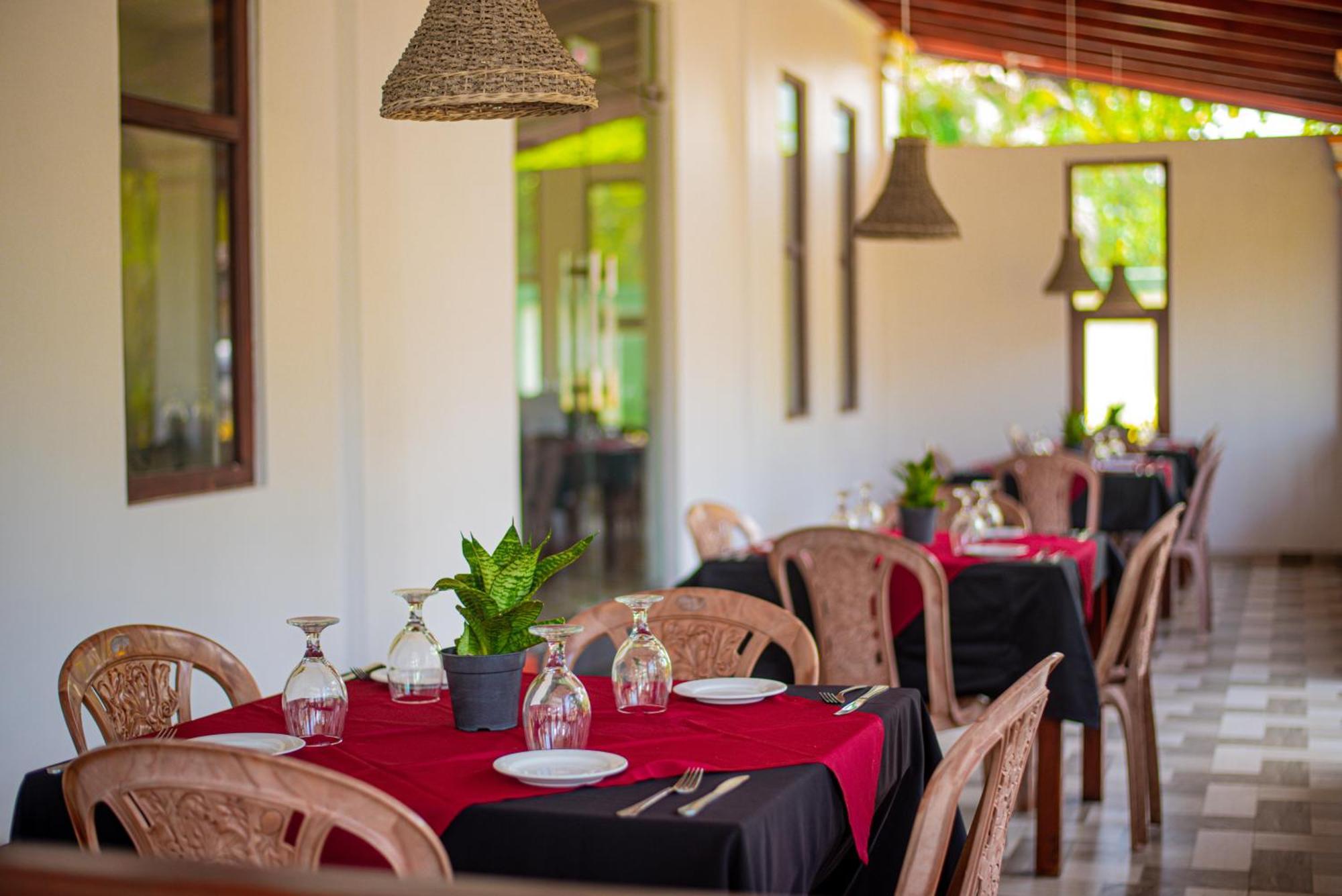 Sundowners Guesthouse Hikkaduwa Kültér fotó