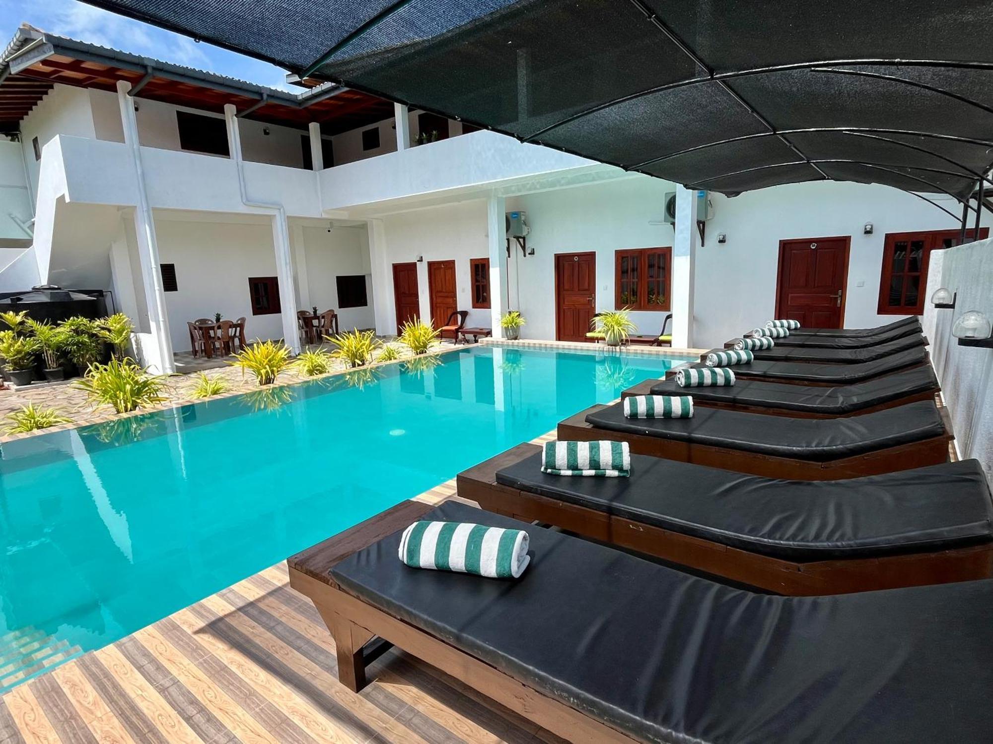 Sundowners Guesthouse Hikkaduwa Kültér fotó