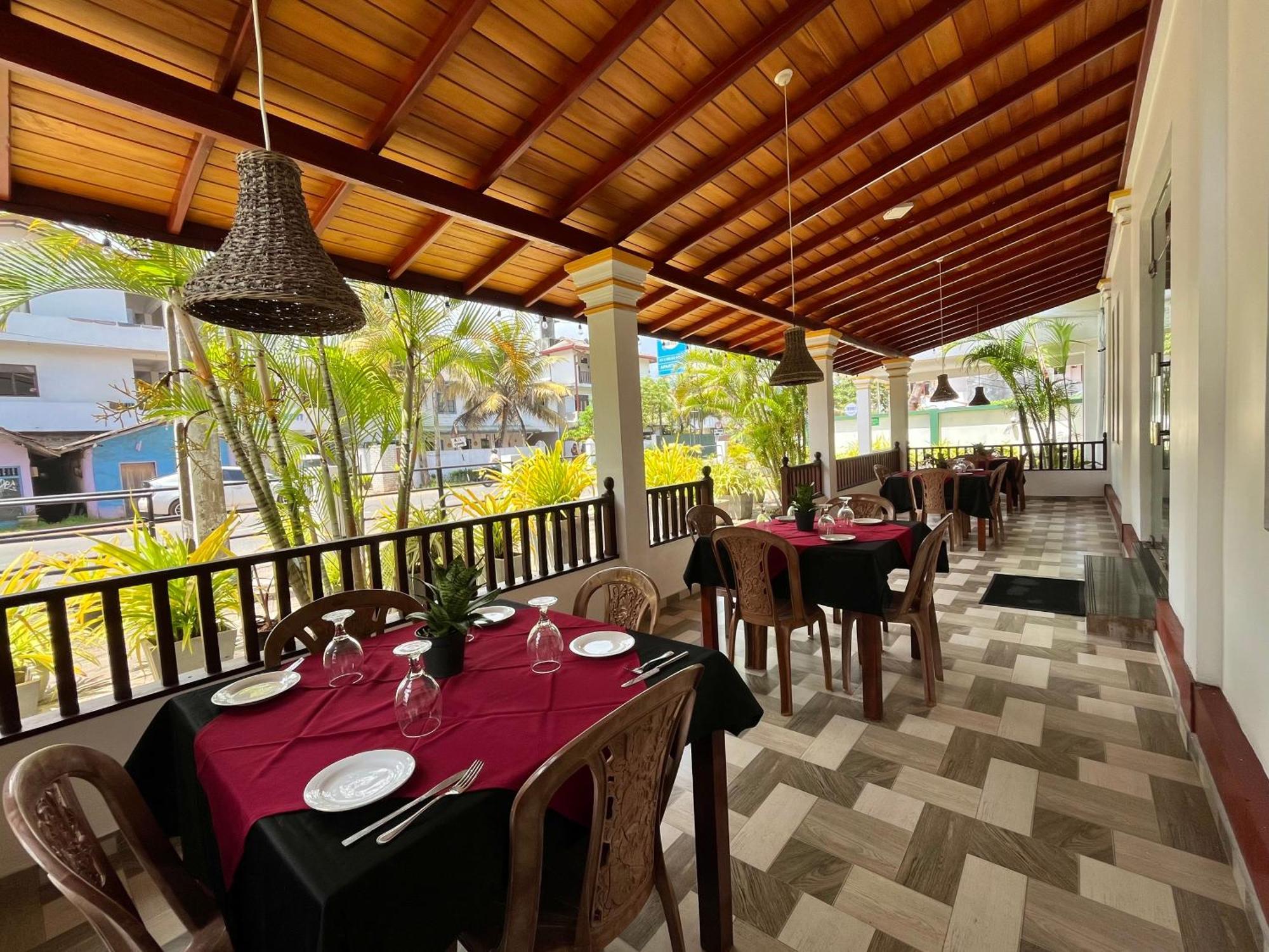 Sundowners Guesthouse Hikkaduwa Kültér fotó