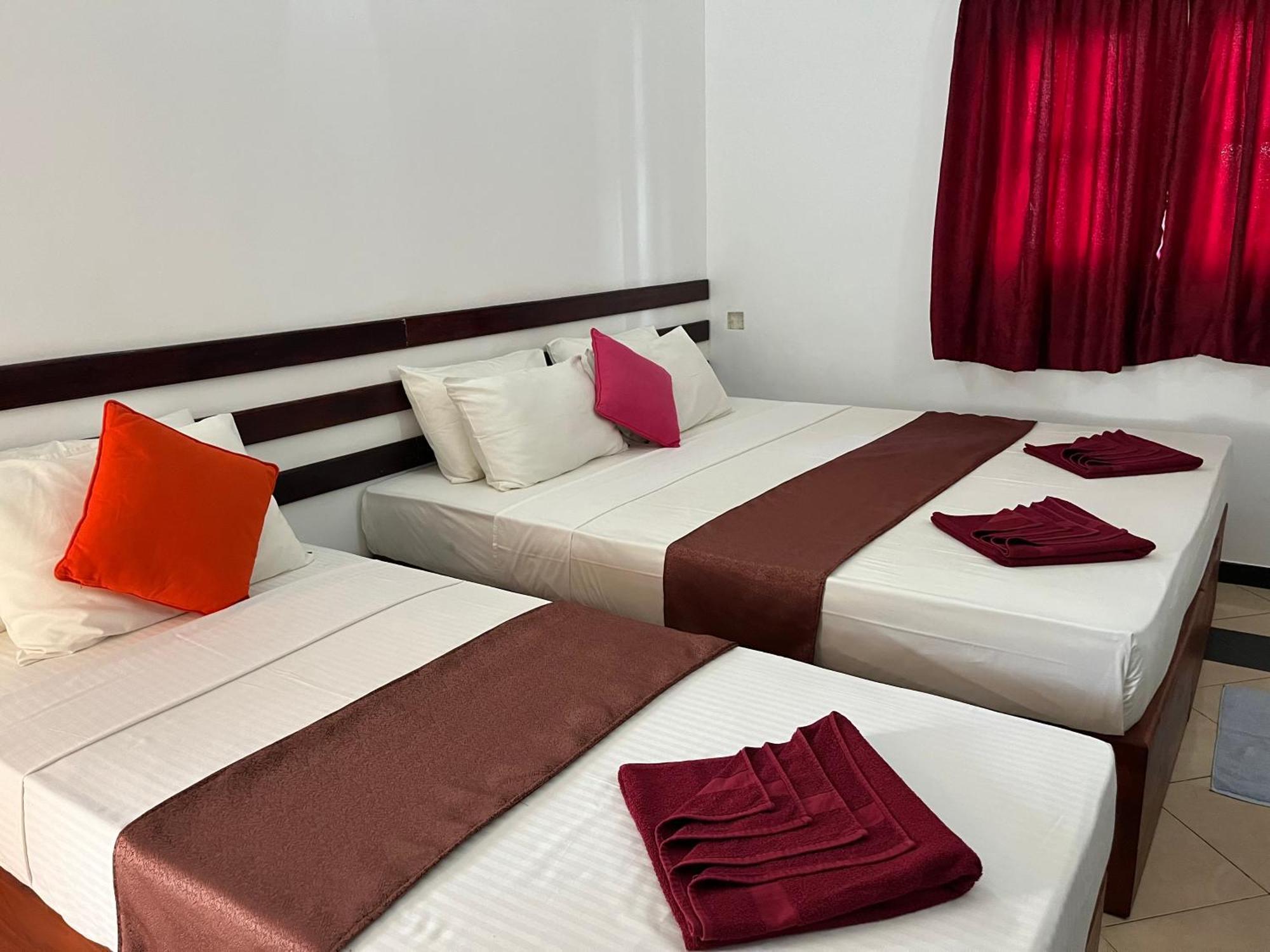 Sundowners Guesthouse Hikkaduwa Szoba fotó
