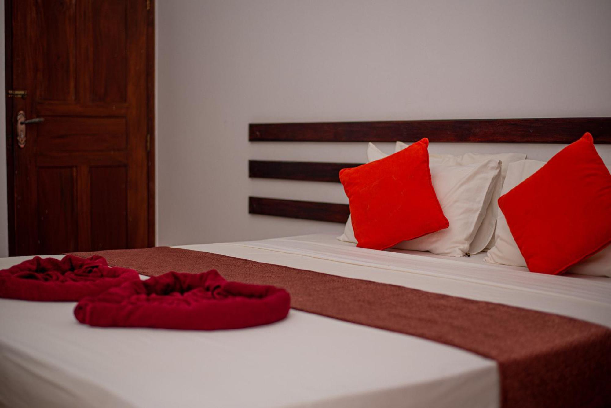 Sundowners Guesthouse Hikkaduwa Szoba fotó